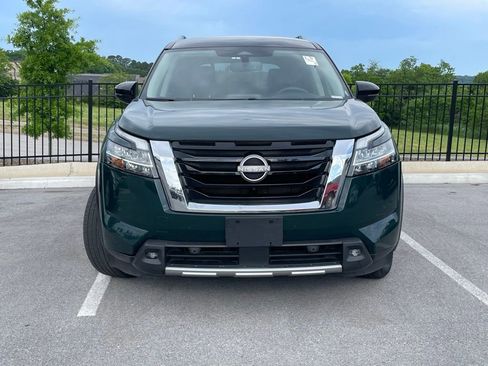 Used 2022 Nissan Pathfinder SL FWD image 2