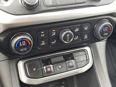 Used 2023 GMC Acadia SLT FWD image 37