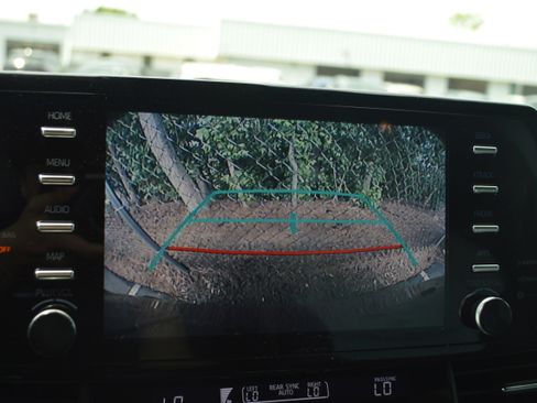 Used 2022 Toyota Sienna XSE FWD image 23