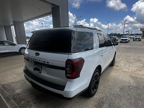 Used 2023 Ford Expedition Limited image 17