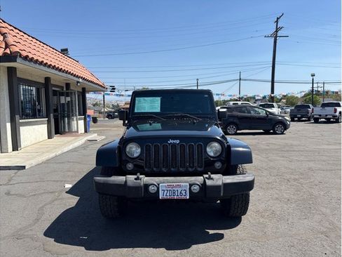 Used 2014 Jeep Wrangler Unlimited Rubicon w/ Connectivity Group AWD/4WD image 1