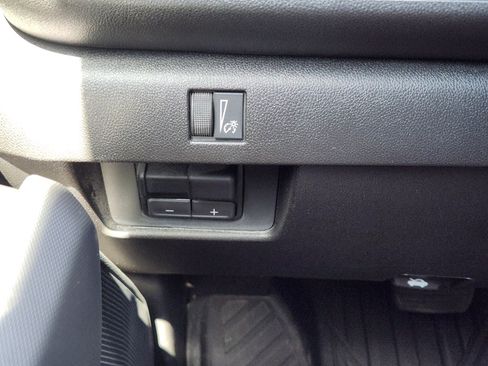 Used 2025 Chevrolet Colorado Trail Boss AWD/4WD image 18