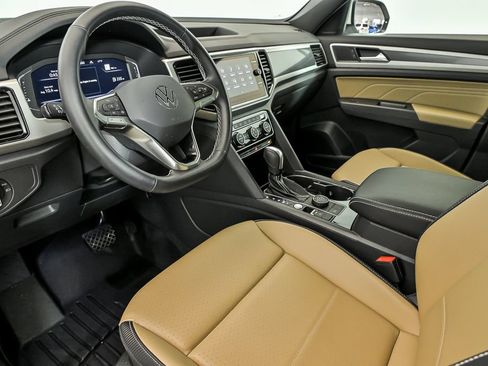 Certified 2022 Volkswagen Atlas Cross Sport SE AWD/4WD image 11