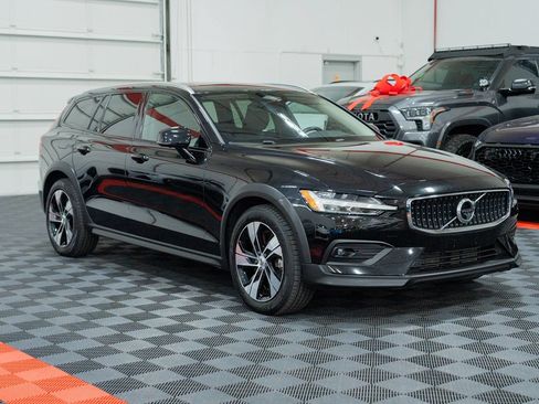 Used 2020 Volvo V60 T5 Cross Country AWD/4WD image 11