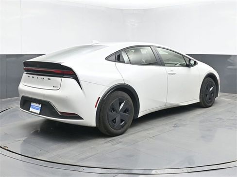 Used 2023 Toyota Prius LE image 10