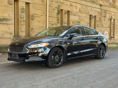 Used 2014 Ford Fusion SE FWD image 30