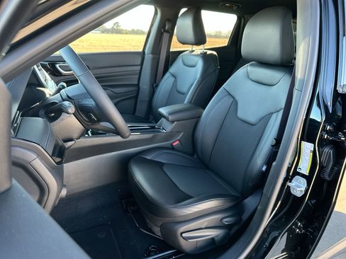 New 2026 Jeep Compass Latitude image 11