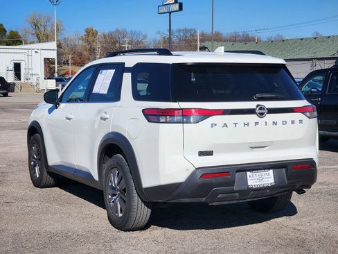 Used 2025 Nissan Pathfinder SV image 7