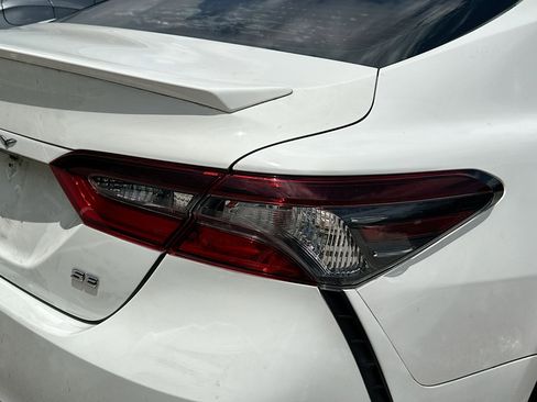 Used 2021 Toyota Camry SE FWD image 6