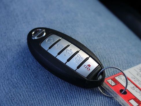 Used 2020 Nissan Pathfinder SL image 12