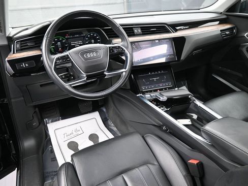 Used 2019 Audi e-tron Prestige w/ Prestige Package image 10