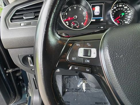 Used 2018 Volkswagen Tiguan SE AWD/4WD image 27