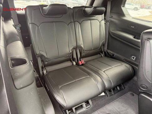 Used 2025 Jeep Grand Cherokee L Limited w/ Black Appearance Package image 19