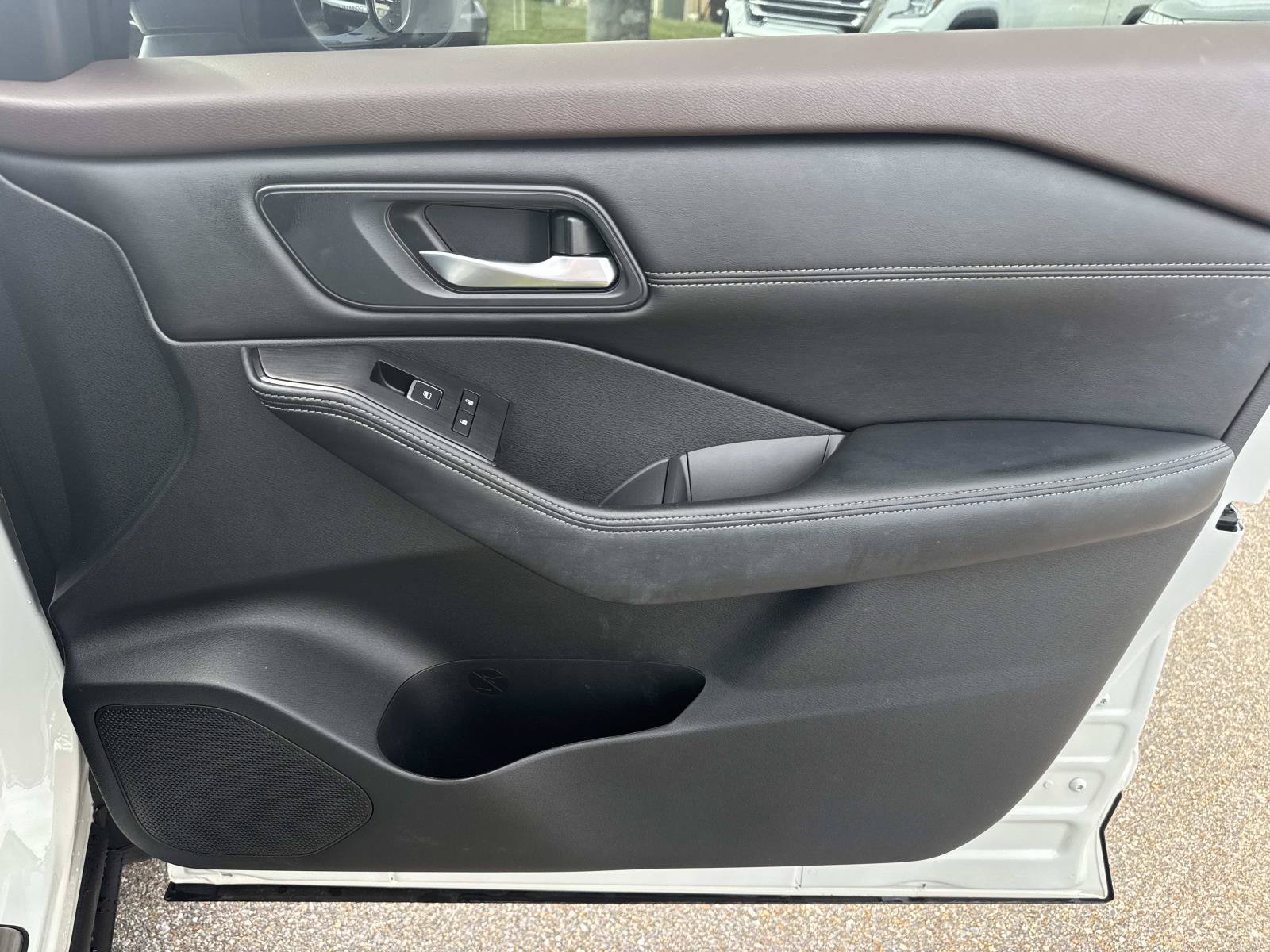 Used 2023 Nissan Rogue SL w/ SL Premium Package FWD image 16