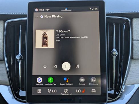 New 2025 Volvo XC90 B6 Core w/ Climate Package image 19