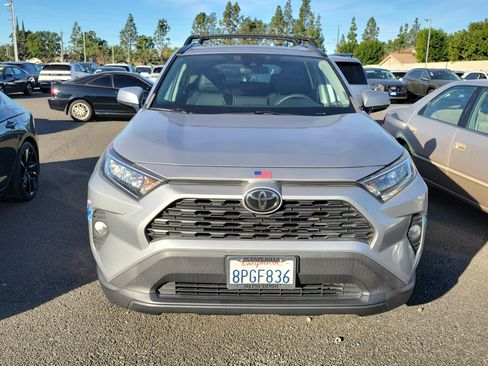 Used 2020 Toyota RAV4 XLE Premium image 2