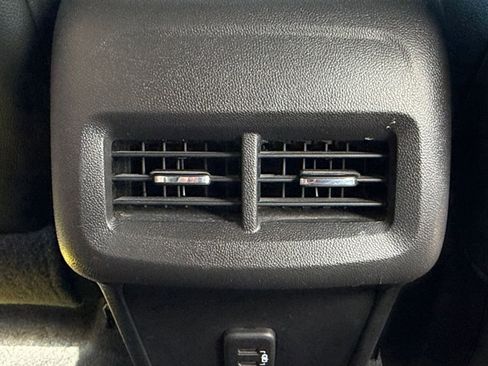 Used 2024 GMC Terrain SLT AWD/4WD image 24
