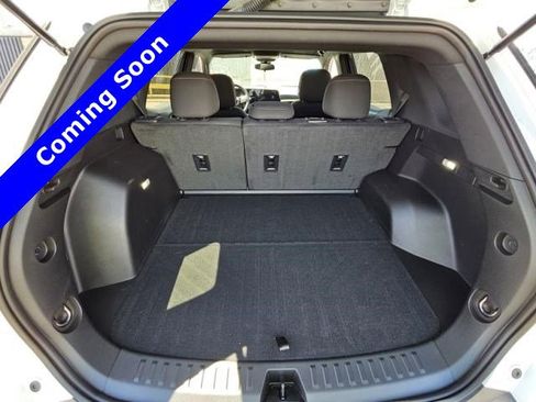 Used 2025 Chevrolet Equinox LT image 2