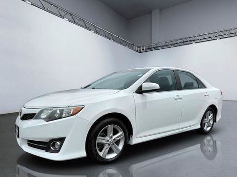 Used 2014 Toyota Camry SE FWD image 11