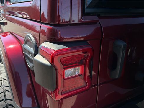 Used 2021 Jeep Wrangler Unlimited Sahara image 12