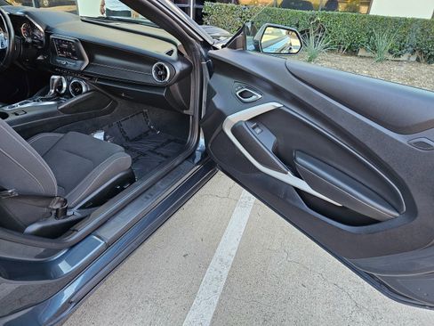 Used 2020 Chevrolet Camaro LT image 21