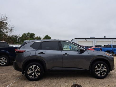 Used 2023 Nissan Rogue SV image 4