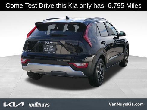 Certified 2025 Kia Niro EX image 2