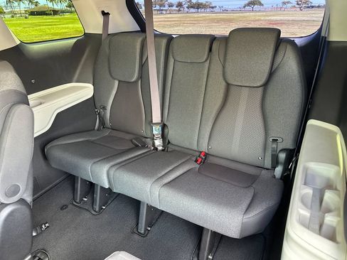 Used 2022 Kia Carnival LX FWD image 20