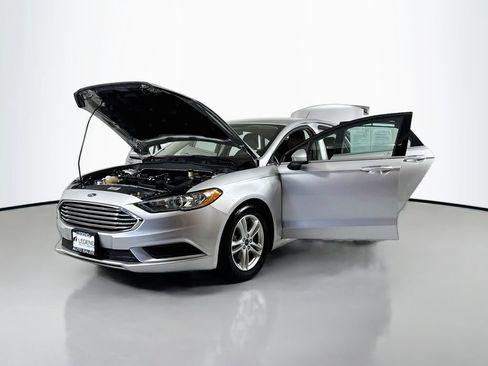 Used 2018 Ford Fusion SE FWD image 14