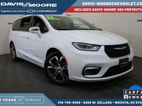 Used 2022 Chrysler Pacifica Pinnacle image 1