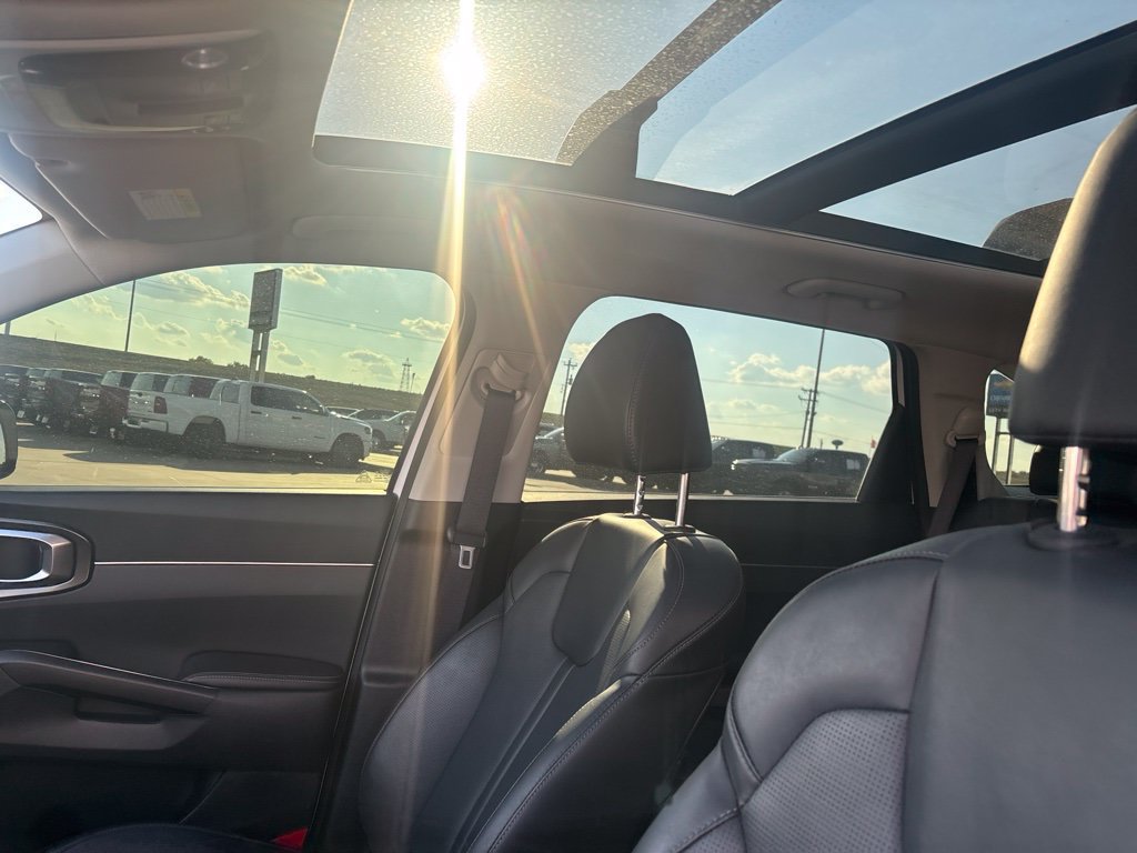 Used 2025 Kia Sorento S w/ Panoramic Sunroof Package FWD image 11