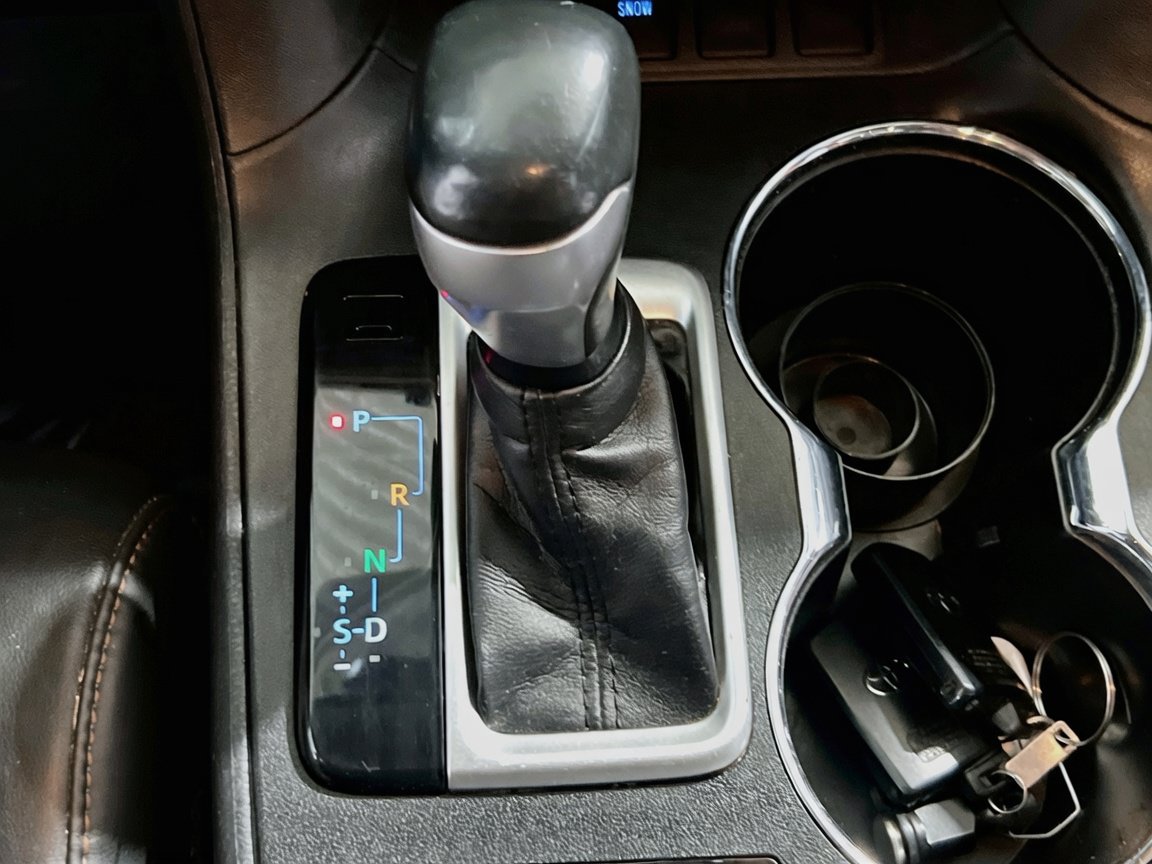 Used 2019 Toyota Highlander Limited FWD image 12