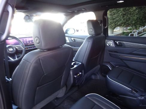 New 2026 Buick Enclave Avenir w/ Super Cruise Package AWD/4WD image 18
