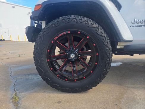 Used 2020 Jeep Gladiator Overland AWD/4WD image 10