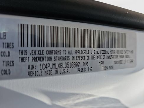 Used 2020 Jeep Cherokee Latitude Plus AWD/4WD image 23