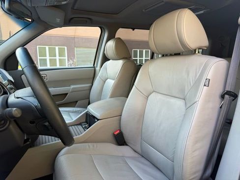 Used 2011 Honda Pilot Touring image 21