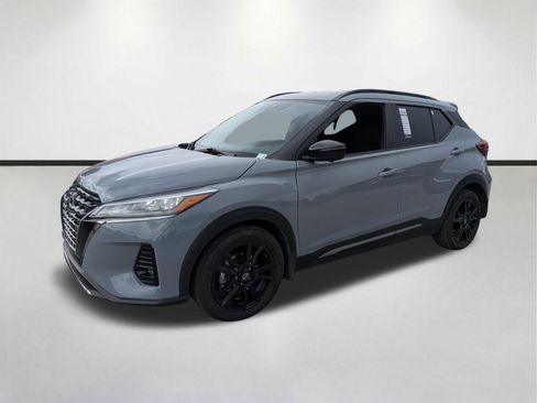 Used 2022 Nissan Kicks SR w/ Interior Electronics Package FWD image 8