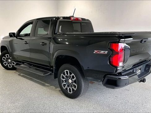 Used 2023 Chevrolet Colorado Z71 w/ Z71 Convenience Package 2 AWD/4WD image 4