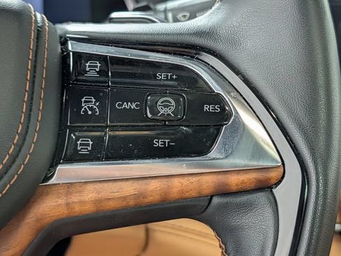 Used 2023 Jeep Grand Cherokee Summit AWD/4WD image 23