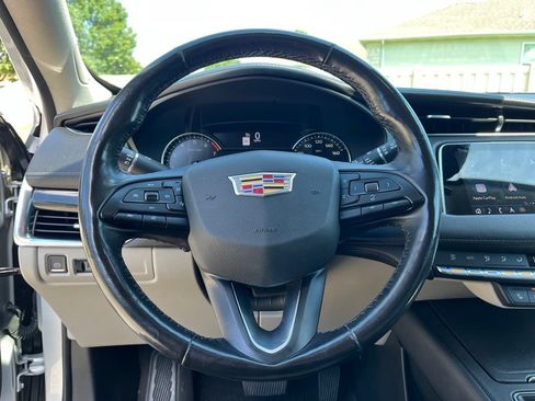 Used 2019 Cadillac XT4 Premium Luxury w/ Cold Weather Package AWD/4WD image 31