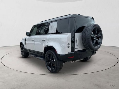 New 2026 Land Rover Defender 110 X-Dynamic SE image 3