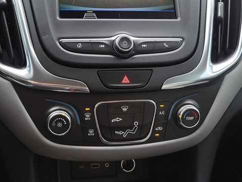 Used 2019 Chevrolet Equinox LS FWD image 23