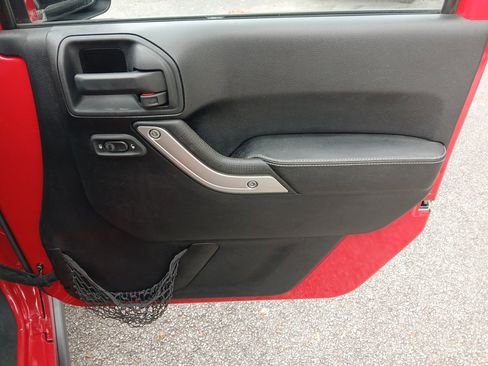 Used 2014 Jeep Wrangler Unlimited Sport image 15