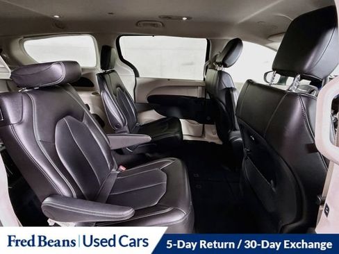Used 2023 Chrysler Pacifica Touring-L FWD image 33