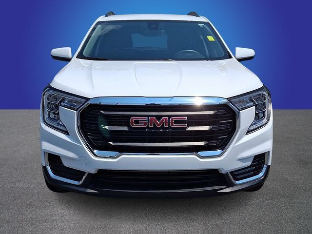 Used 2024 GMC Terrain SLE w/ Driver Convenience Package FWD image 2