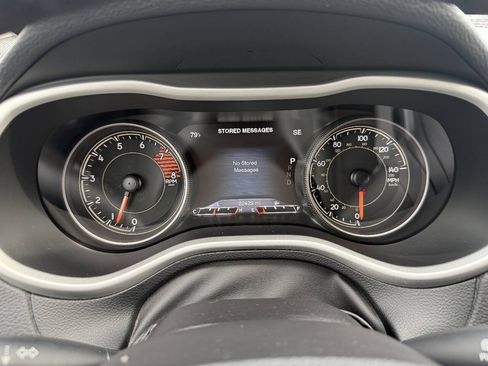 Used 2017 Jeep Cherokee Trailhawk AWD/4WD image 18