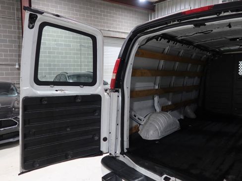 Used 2018 GMC Savana 2500 w/ Driver Convenience Package RWD image 18