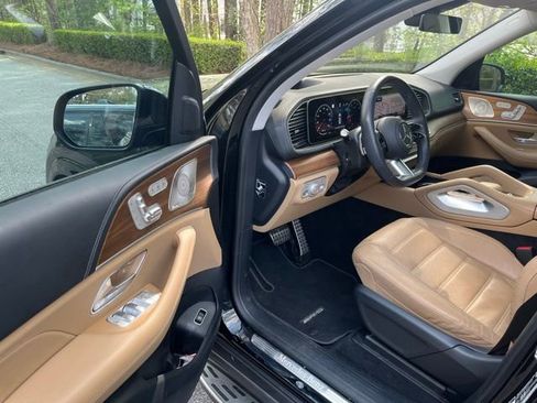 Used 2024 Mercedes-Benz GLS 580 4MATIC image 4