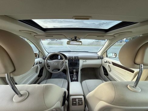 Used 2005 Mercedes-Benz C 320 Sedan image 19