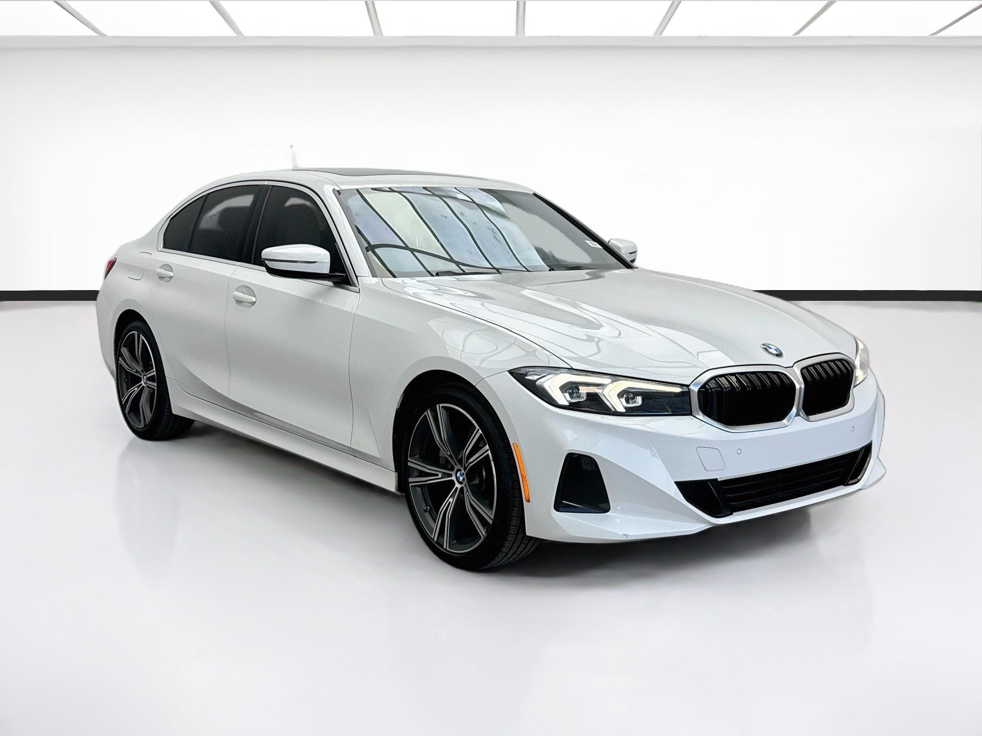 Used 2024 BMW 330i Sedan w/ Convenience Package RWD image 3
